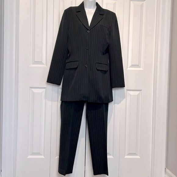Buffalo David Bitton Women’s Black Pinstripe Suit|| Blazer Sz M/L, Pants Sz 30 - Picture 1 of 16
